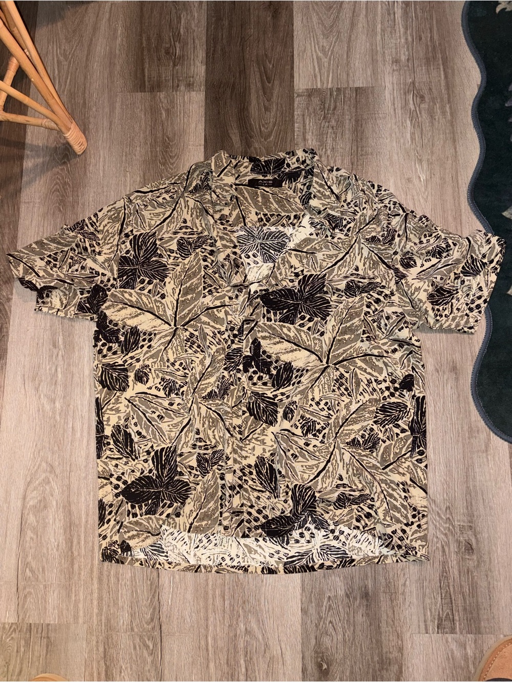 100% Silk Men's Tropical Leaf Short Sleeve Button-Down Shirt - Beige/Black